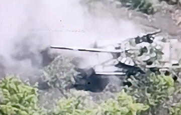 Украинские военные с первого выстрела подбили вражеский танк