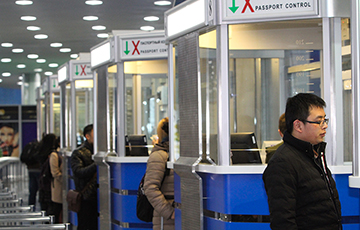 Прибывающим в Беларусь иностранцам разрешат не заполнять миграционные карты