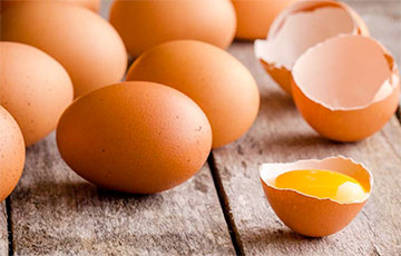 Беларус в магазине попросил заменить разбитое яйцо — и попал в «переплет»