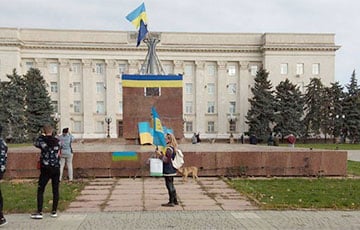 Жители Херсона вышли встречать ВСУ с украинскими флагами