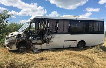 Автобус с беларусами столкнулся с грузовиком в Московии