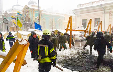Киевская полиция демонтировала палаточный городок под Радой