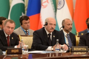 Лукашенко: Международная система трещит по швам