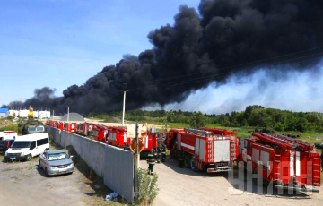 Пожар на нефтебазе под Киевом усилился: есть новый источник возгорания