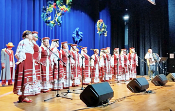 Прэзідэнт Польшчы ўзнагародзіў ордэнамі артыстаў беларускага хору «Васілёчкі»