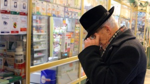 Пенсионер потратил в аптеке 700 рублей, но не на лекарства