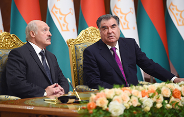 В случае волнений в Беларуси Лукашенко сбежит в Таджикистан?
