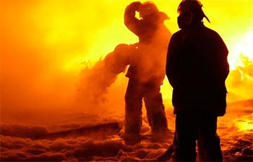 В Москве вспыхнул крупный пожар: в воздух взлетают баллоны с газом