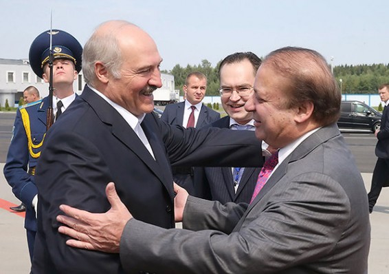 Лукашенко собирается в октябре лететь в Пакистан
