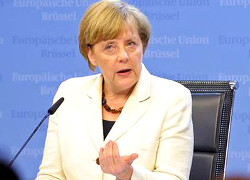 Меркель требует расширения санкций против России
