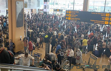 Группа белорусов застряла в аэропорту в Перу