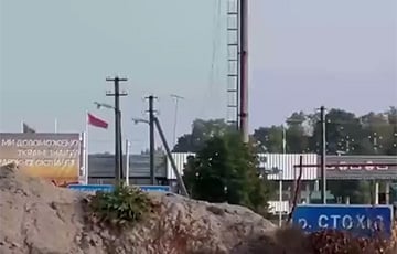 Беларусские пограничники неожиданно приспустили лукашенковский флаг на границе с Украиной