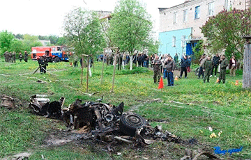 Во время падения самолета в Барановичах пострадал местный житель