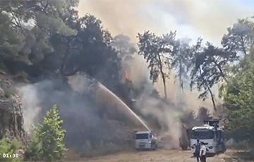 В Турции лесные пожары охватили регион популярного у беларусов курорта Анталья