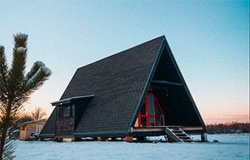 На берегу Днепра продается инстаграмный треугольный дом