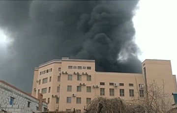 В Ростове на Дону горит здание ФСБ