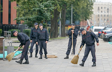 Фотофакт: Как милиция и бюджетники отмывают стадион «Динамо» перед открытием