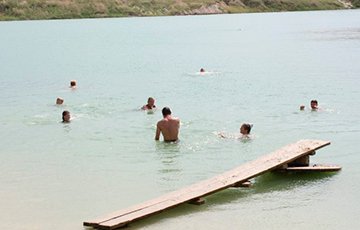 Жители Березы взбунтовались против запрета на купание