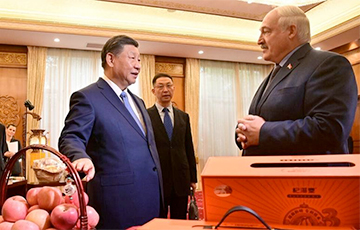 Что стоит за внезапным визитом Лукашенко в Китай