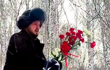 В Челябинске неизвестный в штатском разгромил мемориал в память об Алексее Навальном