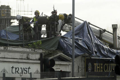 Жертвами падения вертолета на паб в Глазго стали 8 человек