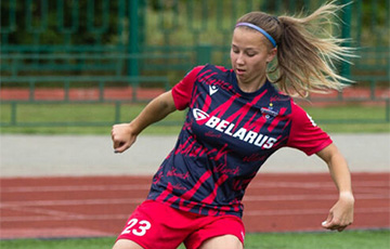 Беларусская футболистка, играющая в Дании, попросила не вызывать ее в сборную