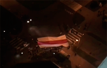 Жители Степянки прошли дворами с большим национальным флагом