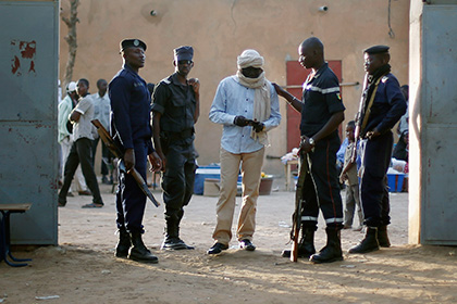 Боевики в малийском отеле взяли в заложники 170 человек