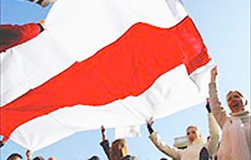 Дашкевич зовет белорусов на Новый год под бело-красно-белыми флагами