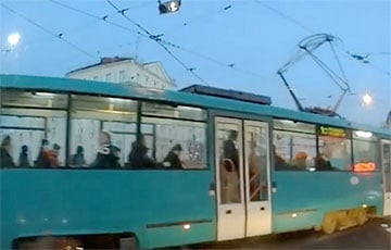 Минский трамвай показал чудеса дрифта на улице Красной