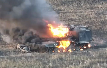 Кумулятивный боеприпас пробил насквозь московитский танк-черепаху в окрестностях Марьинки