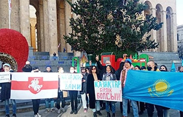 В Тбилиси белорусы и казахи вышли на акцию