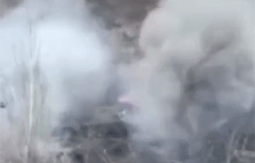 Видеофакт: Экипаж московитского «Тюльпана» разлетается в стороны после точного удара ВСУ