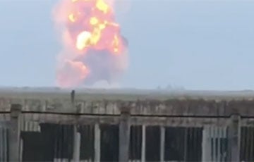Момент мощного взрыва в оккупированном Крыму попал на видео