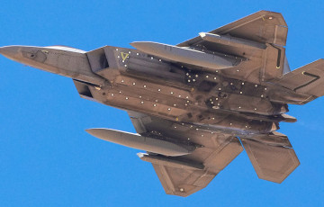 Над США пролетел бомбардировщик B-52H с прототипами новых ядерных ракет