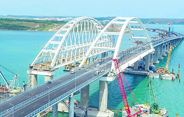Фотофакт: Крымский мост заржавел