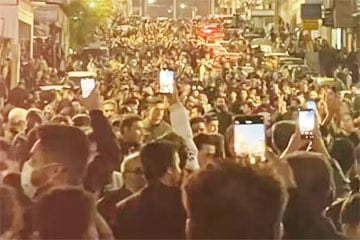 Протестующие в Иране поджигают здания КСИР