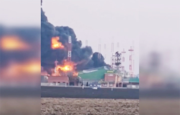 Один из крупнейших нефтяных узлов на юге Московии поразили дроны СБУ