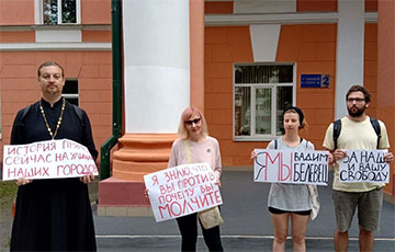 Студенты Гомельского государственного университета вышли на акцию протеста