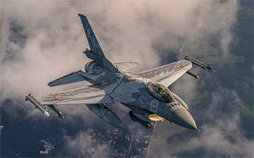 В Польше впервые женщина стала пилотом истребителя F-16