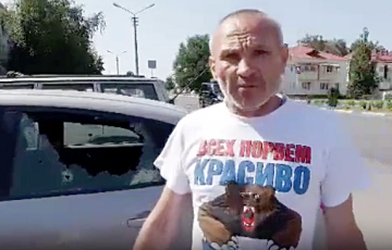 Московит в футболке с надписью «Всех порвем красиво» пожаловался на прилет в Белгороде