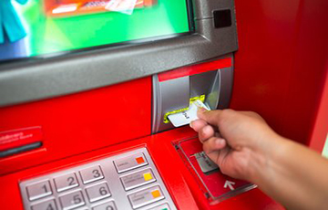 В некоторых банкоматах Минска поменялась система выдачи