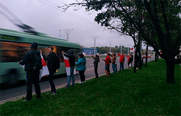 Минчане выстроились в цепь солидарности напротив «Чижовка-Арены»