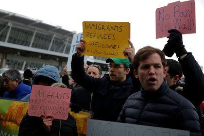 В Нью-Йорке собрались протестующие против запрета на въезд иммигрантов