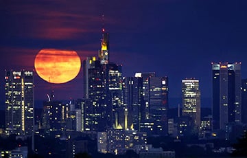 Жители всего мира прошлой ночью наблюдали огромную Луну