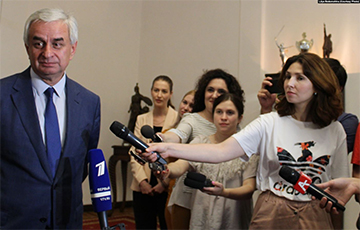 Парламент Абхазии принял отставку президента Хаджимбы