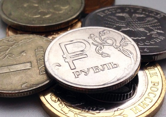 Плановое ослабление российского рубля грозит девальвацией белорусского на 10-13 процентов