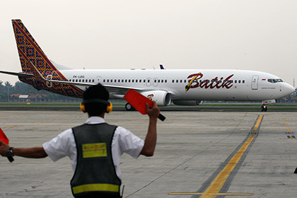 Индонезийский самолет экстренно сел из-за сообщения о бомбе на борту