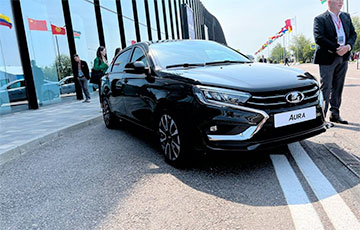 В Беларуси запретили продавать московитам автомобили Lada