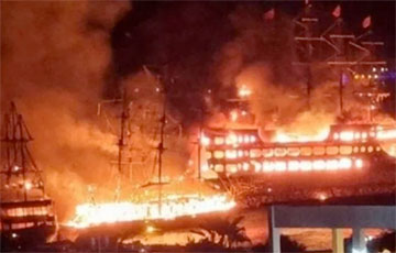 В Турции сгорели сразу четыре экскурсионных судна